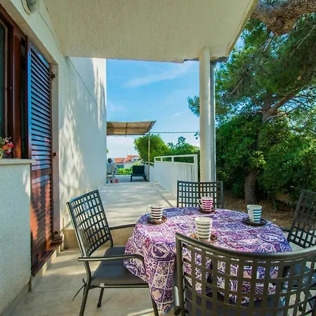 Rino, Only 30m From The Sea Apartamento Košljun