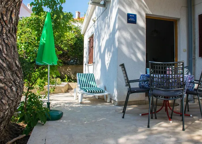 Rino, Only 30m From The Sea Apartmán Košljun