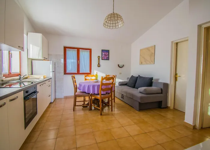 Rino, Only 30m From The Sea Košljun