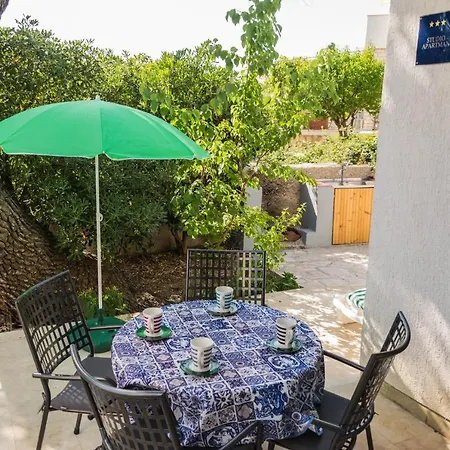 Apartment Rino, Only 30m From The Sea Pag Town