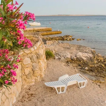 Rino, Only 30m From The Sea Apartman