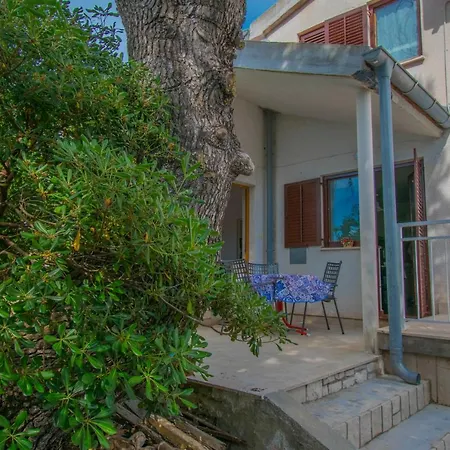 アパート Rino, Only 30m From The Sea Košljun