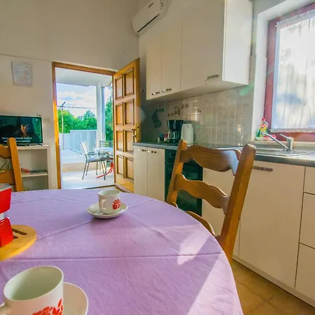 Rino, Only 30m From The Sea Apartman