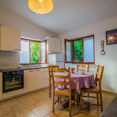 Apartment Rino, Only 30m From The Sea