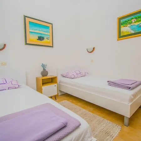 Rino, Only 30m From The Sea Apartman