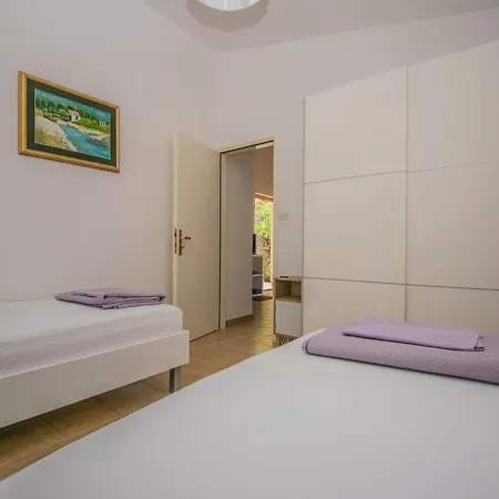 Rino, Only 30m From The Sea Apartman
