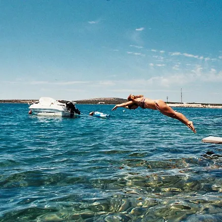 Apartment Rino, Only 30m From The Sea Pag Town