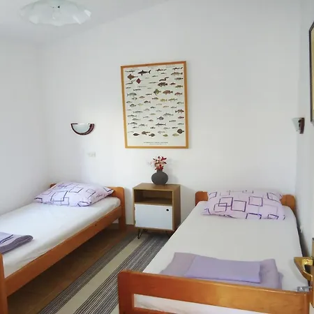 Apartment Rino, Only 30m From The Sea Pag Town