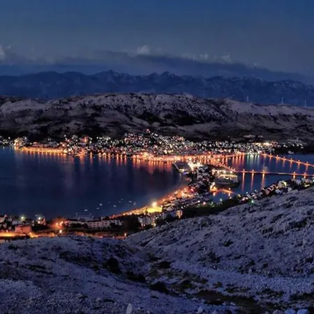Apartment Rino, Only 30m From The Sea Pag Town